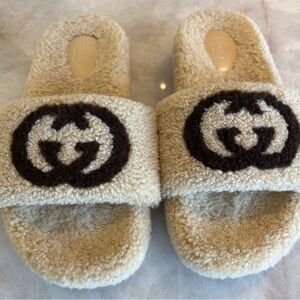 Gucci Beige Fuzzy Slides